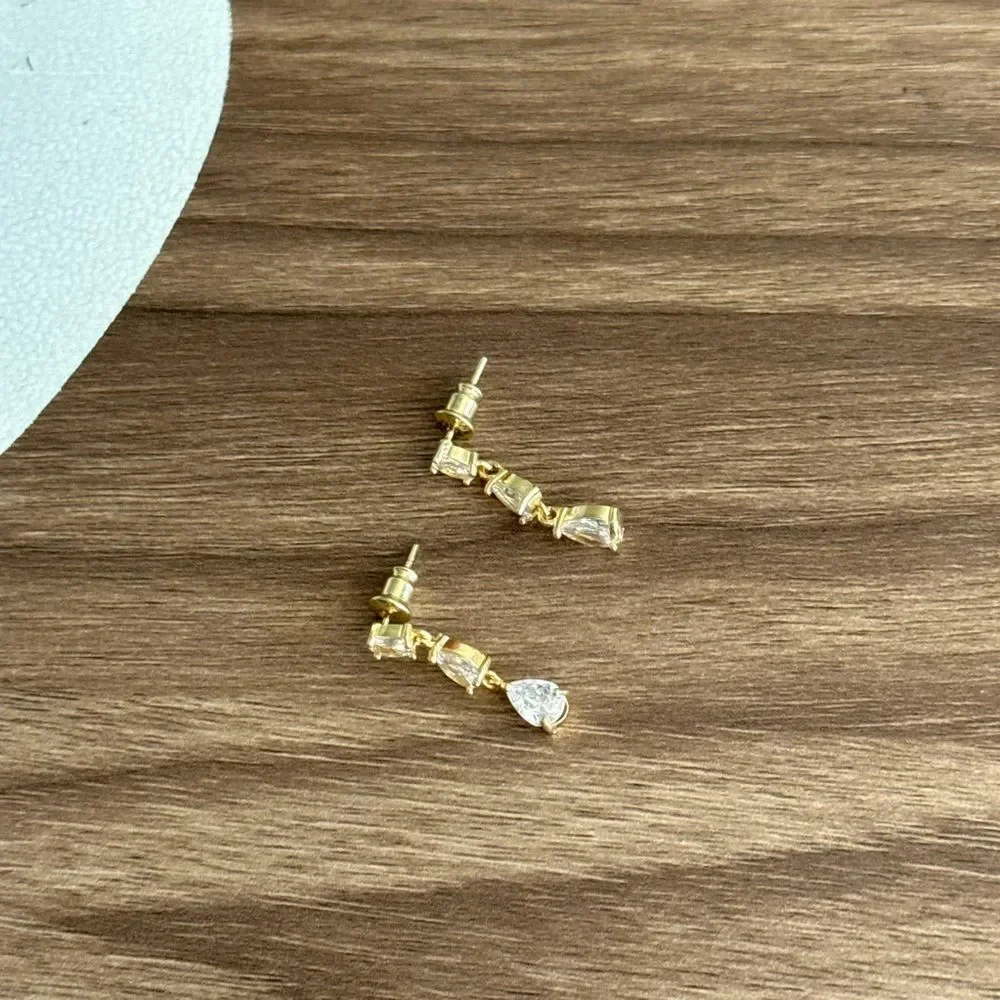 Diamond Drop Earrings Q734